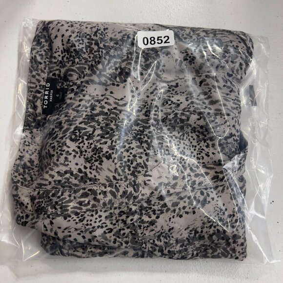 Torrid Harper Plus Women's Animal Print Tab Sleeve Gray/Black /Cream Top Size 4 - Picture 9 of 10